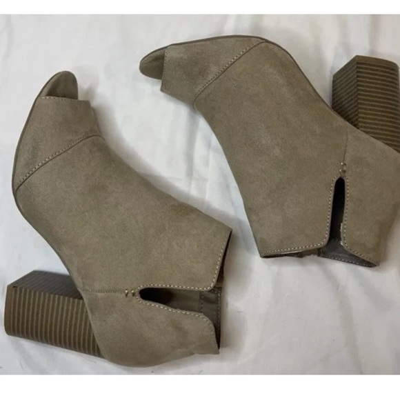 APT 9 Clocktan Peep Toe Chunky Heel Women's Ankle Booties Size 8 Side Zip Taupe - Picture 6 of 9
